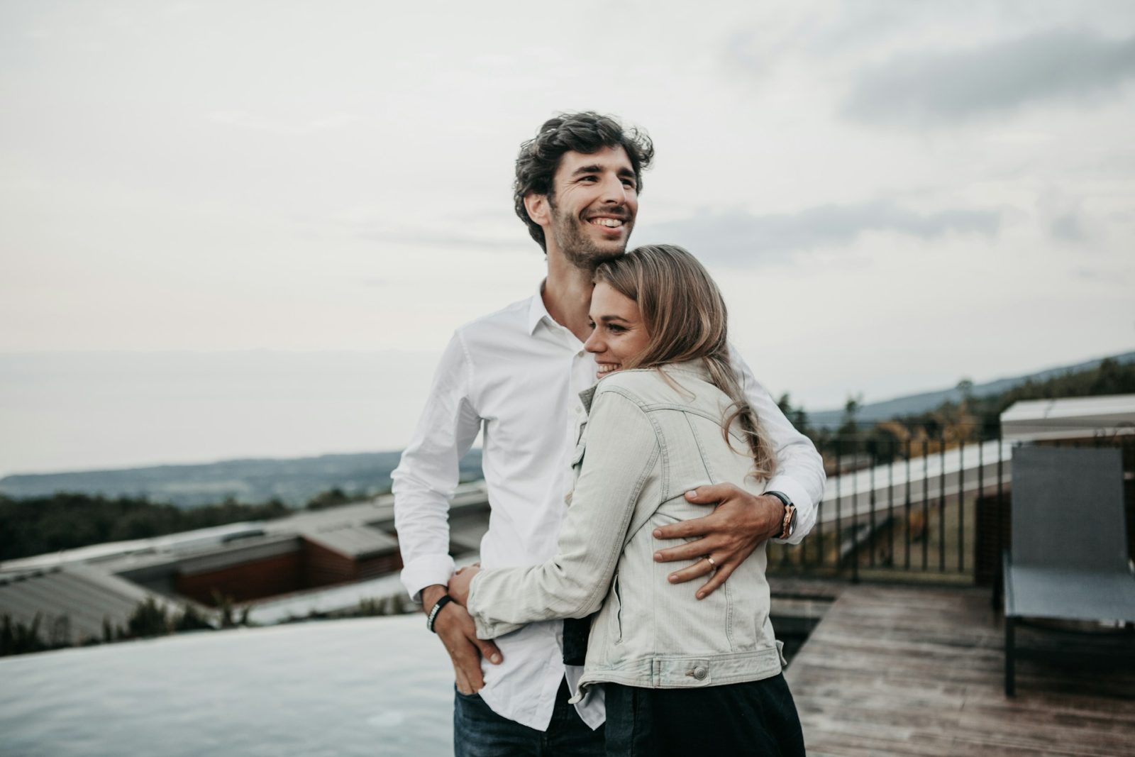 Relaxed engagement shoot poses