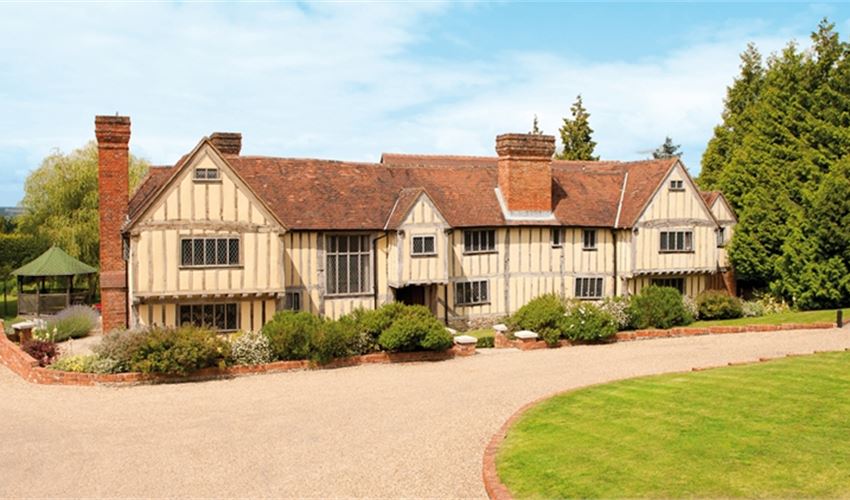 Barn wedding venue in Farnham