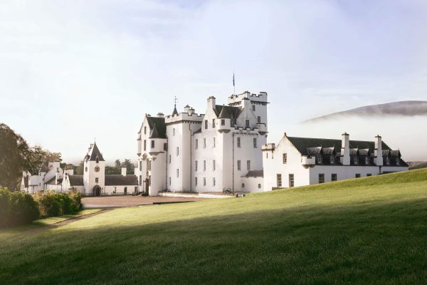 Castle wedding venues in Scotland: Magical destinations for a fairytale day