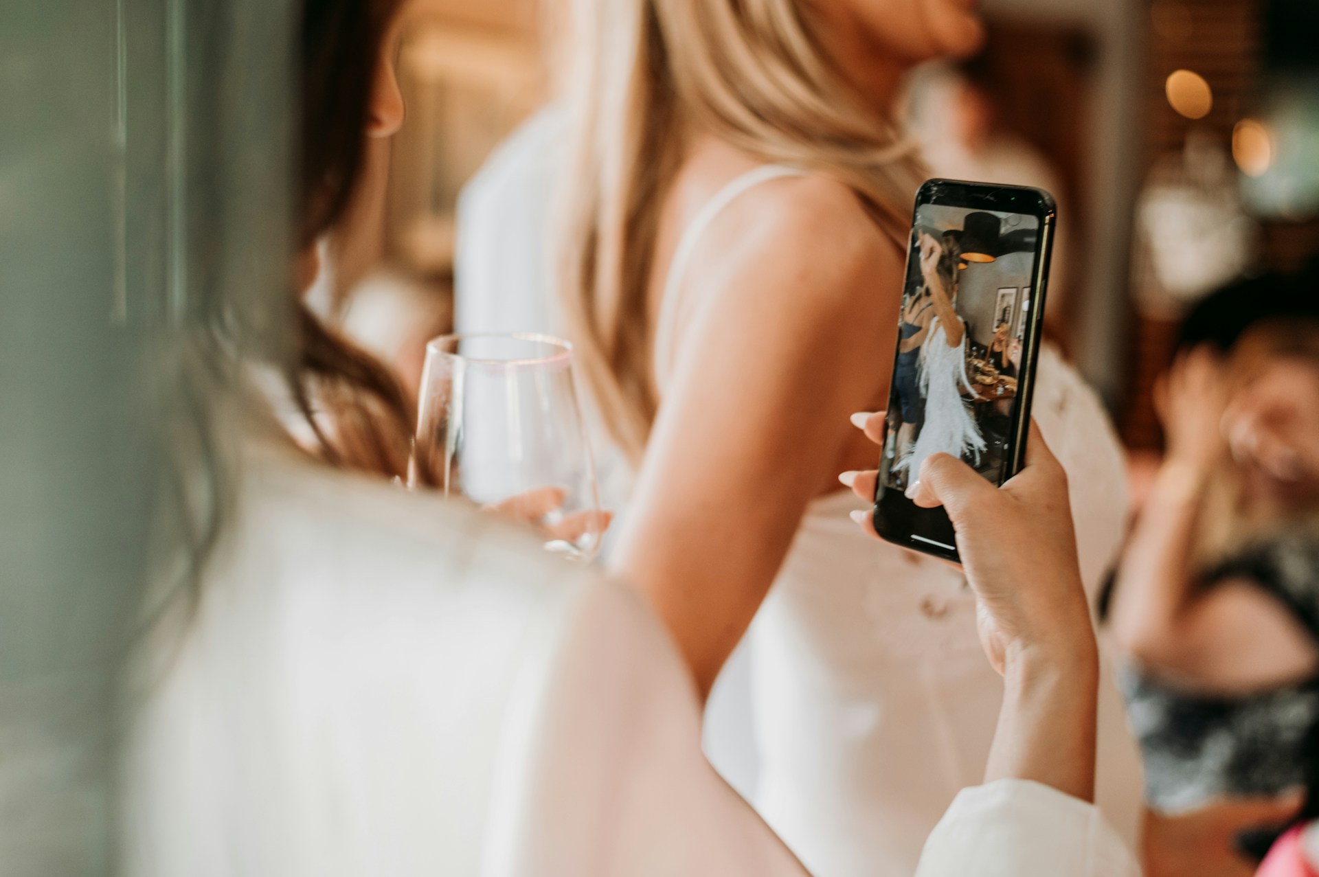 How to Share Your Wedding QR Code with Guests and Collect Photos Easily